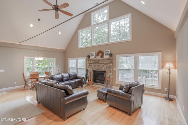 4193 Parris Drive, Lenoir City, TN 37772
