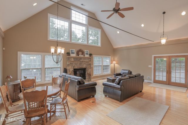4193 Parris Drive, Lenoir City, TN 37772