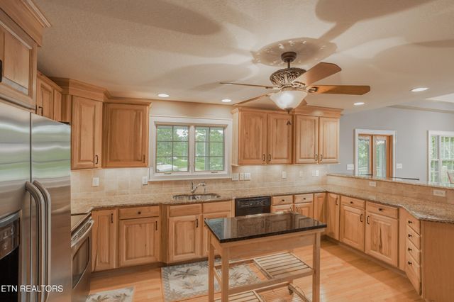 4193 Parris Drive, Lenoir City, TN 37772