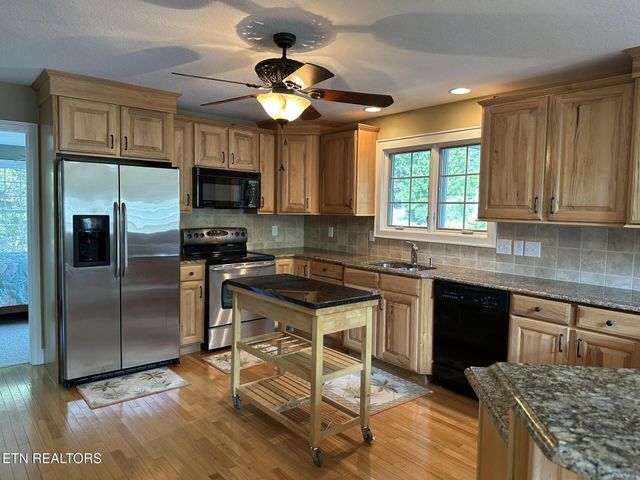 4193 Parris Drive, Lenoir City, TN 37772