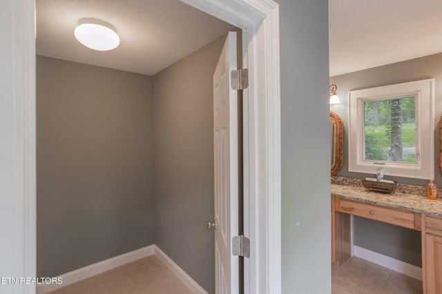 4193 Parris Drive, Lenoir City, TN 37772
