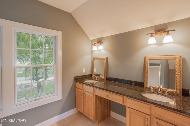 4193 Parris Drive, Lenoir City, TN 37772