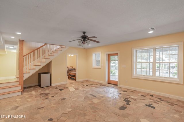 4193 Parris Drive, Lenoir City, TN 37772