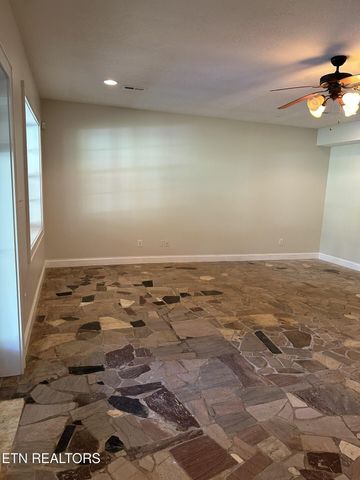 4193 Parris Drive, Lenoir City, TN 37772