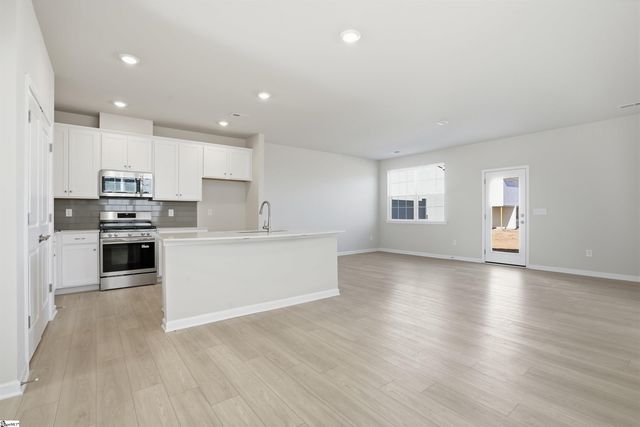 447 Lee's Corner Lane, Woodruff, SC 29388