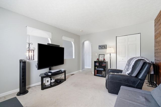 17 Tabilore Loop, Delaware, OH 43015
