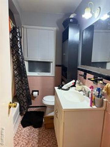 19464 Trinity Street, Detroit, MI 48219