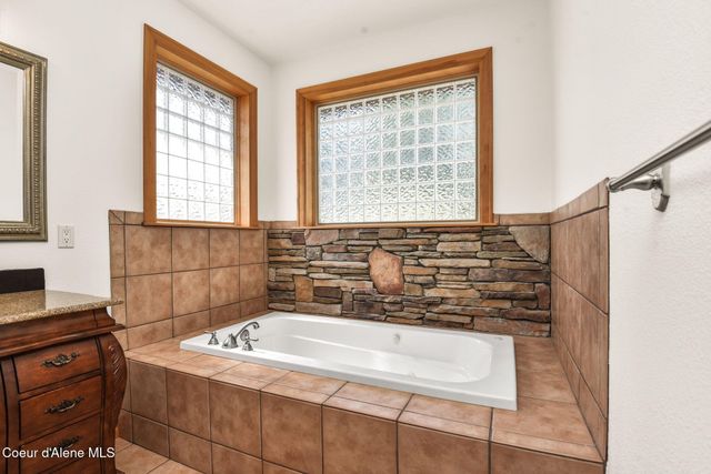 9024 N BALDWIN CT, Hayden, ID 83835