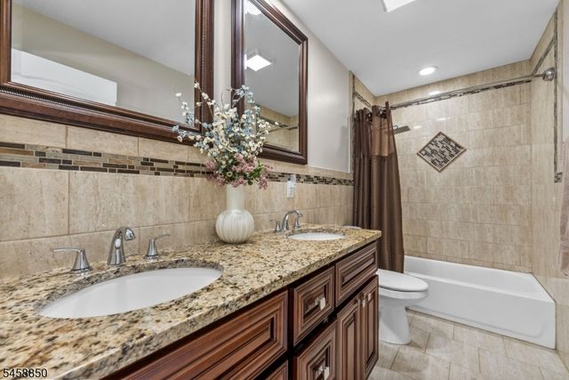 39 Paterson Ave, Clifton City, NJ 07014