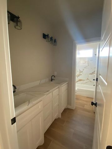 709 NW 10th St, Andrews, TX 79714