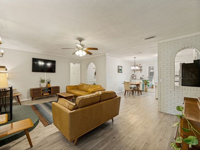 410 E White Street, Pilot Point, TX 76258