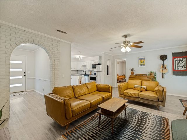 410 E White Street, Pilot Point, TX 76258