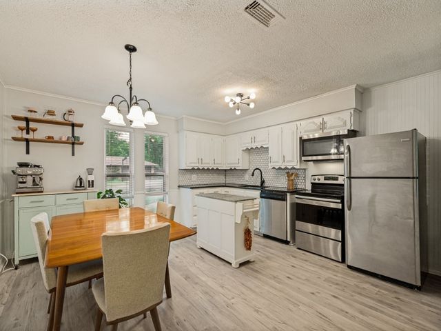 410 E White Street, Pilot Point, TX 76258