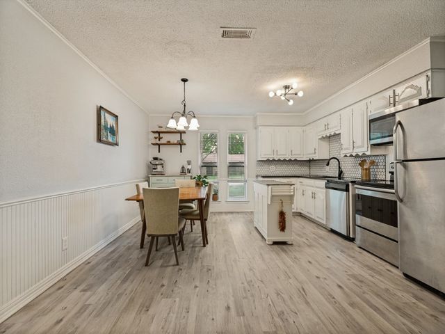 410 E White Street, Pilot Point, TX 76258