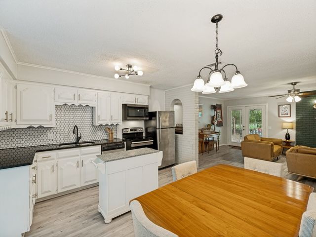 410 E White Street, Pilot Point, TX 76258