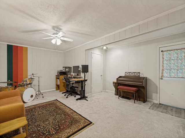 410 E White Street, Pilot Point, TX 76258