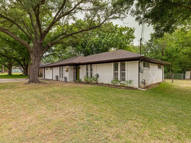410 E White Street, Pilot Point, TX 76258