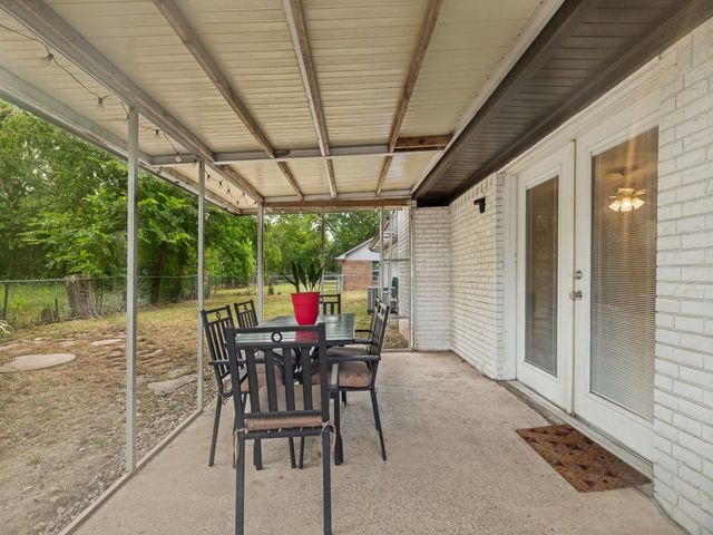 410 E White Street, Pilot Point, TX 76258
