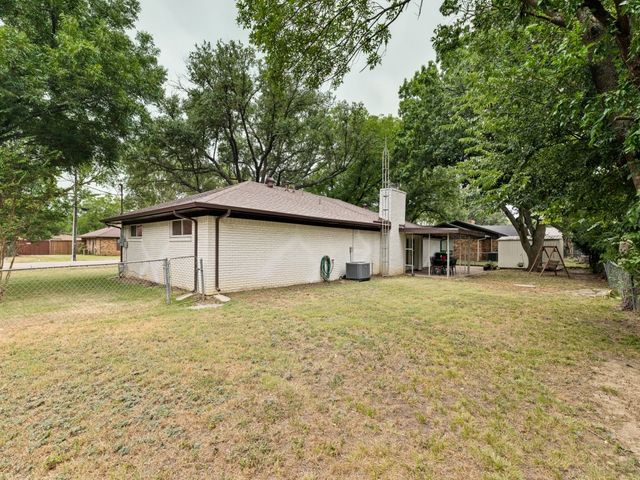 410 E White Street, Pilot Point, TX 76258