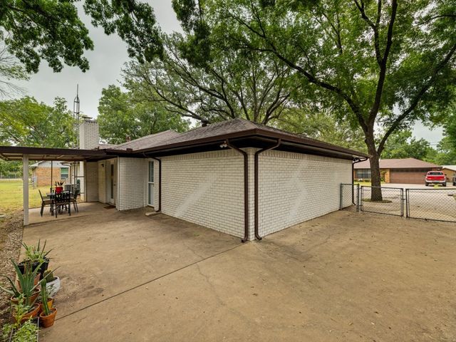 410 E White Street, Pilot Point, TX 76258