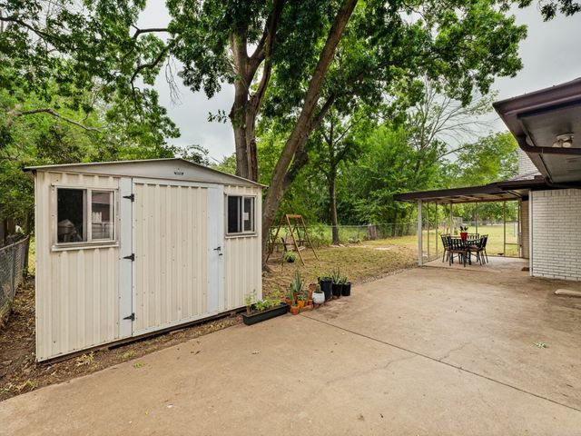410 E White Street, Pilot Point, TX 76258
