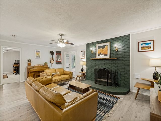410 E White Street, Pilot Point, TX 76258