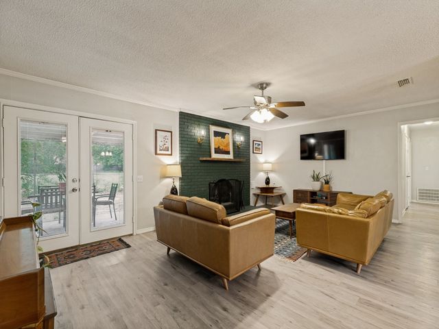 410 E White Street, Pilot Point, TX 76258