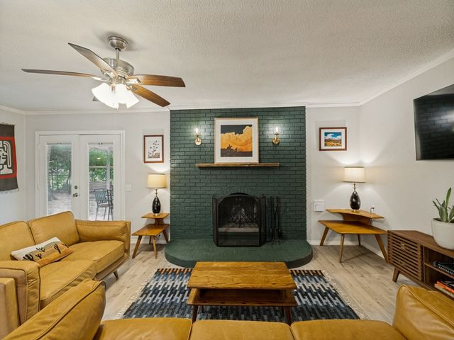 410 E White Street, Pilot Point, TX 76258