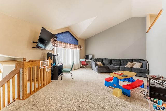 6400 S Crane Ave Avenue, Sioux Falls, SD 57108