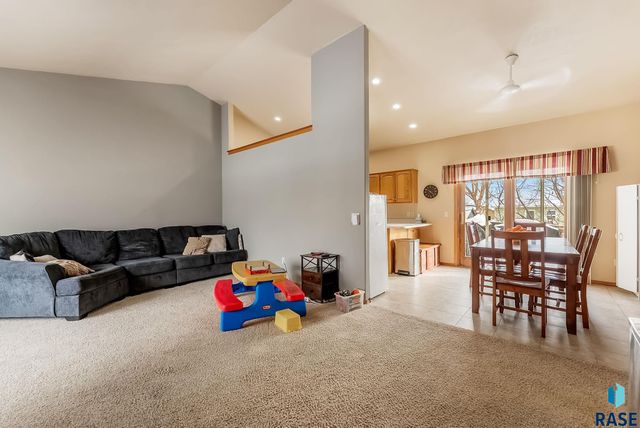 6400 S Crane Ave Avenue, Sioux Falls, SD 57108