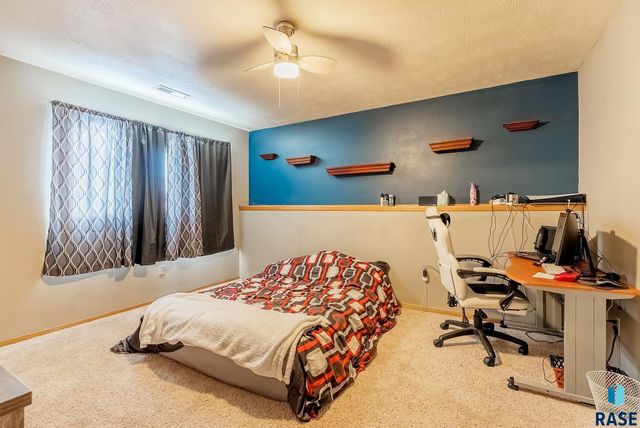 6400 S Crane Ave Avenue, Sioux Falls, SD 57108