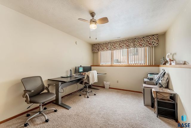 6400 S Crane Ave Avenue, Sioux Falls, SD 57108