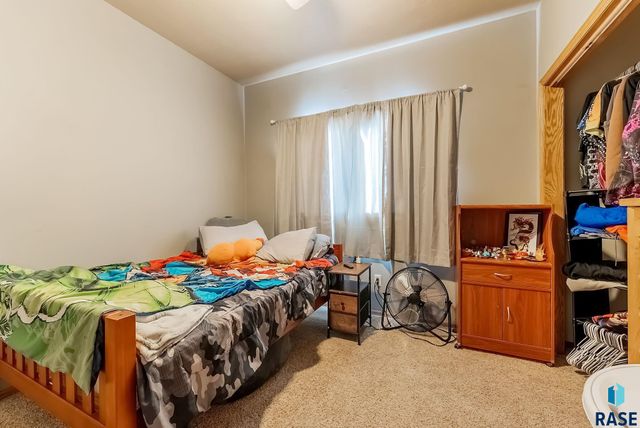 6400 S Crane Ave Avenue, Sioux Falls, SD 57108