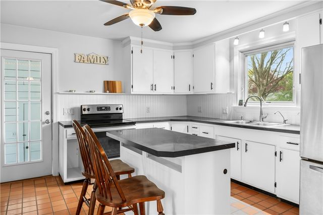 80 Kingswood Road, Bristol, RI 02809