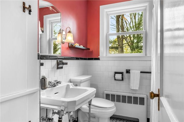 80 Kingswood Road, Bristol, RI 02809