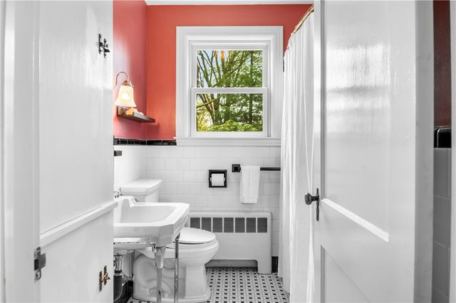 80 Kingswood Road, Bristol, RI 02809
