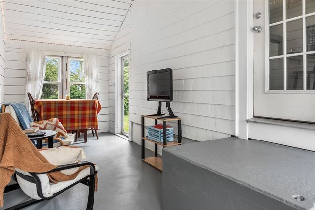 80 Kingswood Road, Bristol, RI 02809