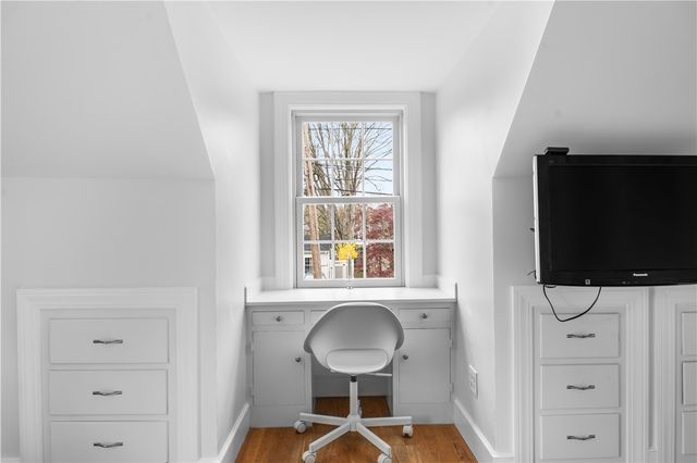 80 Kingswood Road, Bristol, RI 02809