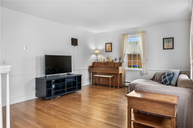 80 Kingswood Road, Bristol, RI 02809