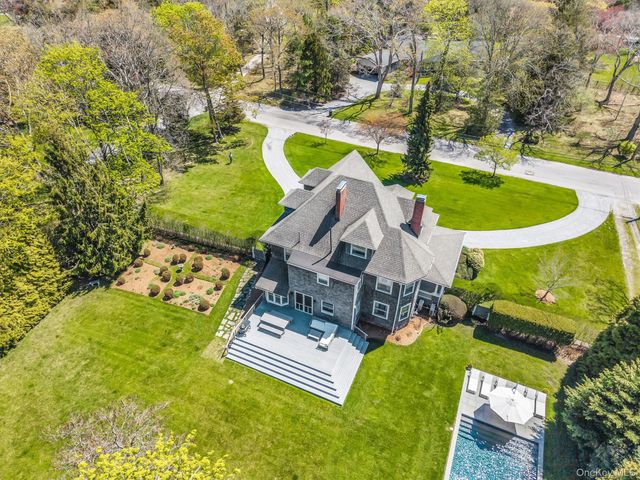 64 S Howells Point Road, Bellport Village, NY 11713