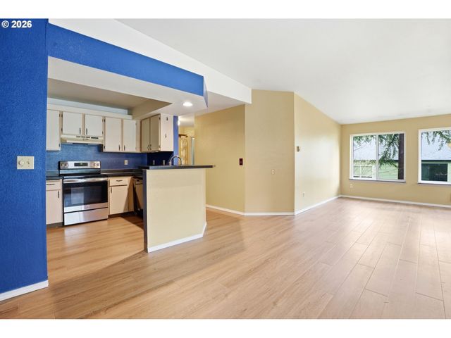 5059 FOOTHILLS Dr E, Lake Oswego, OR 97034