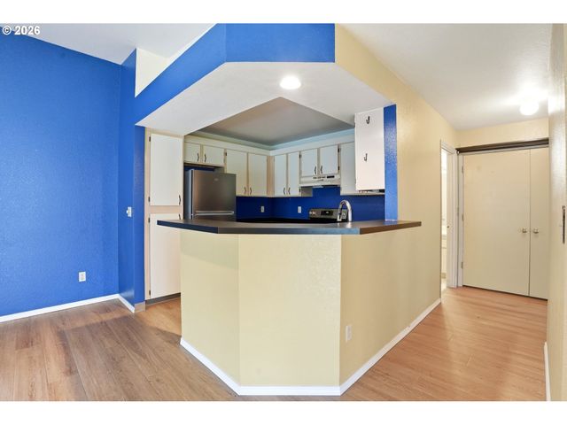 5059 FOOTHILLS Dr E, Lake Oswego, OR 97034