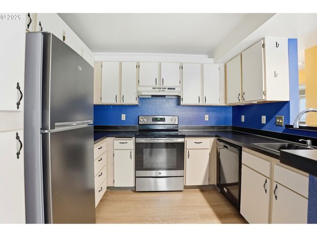 5059 FOOTHILLS Dr E, Lake Oswego, OR 97034