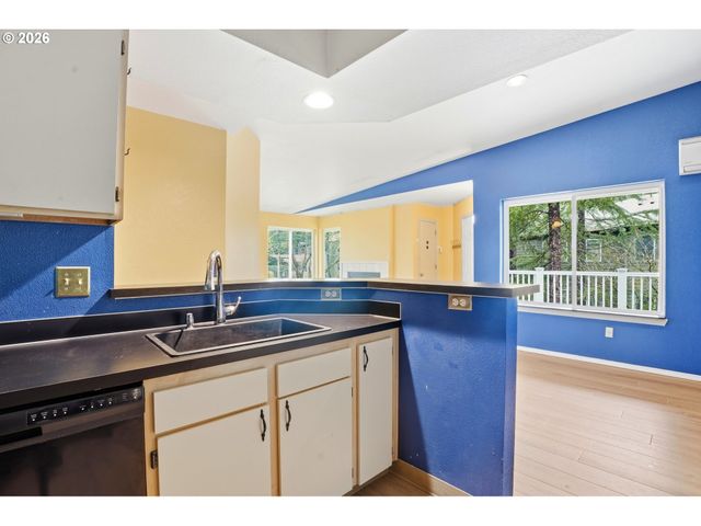 5059 FOOTHILLS Dr E, Lake Oswego, OR 97034