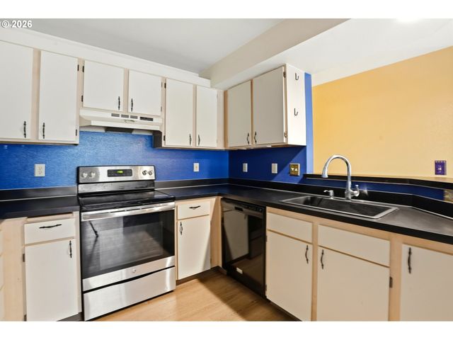 5059 FOOTHILLS Dr E, Lake Oswego, OR 97034