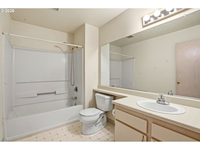 5059 FOOTHILLS Dr E, Lake Oswego, OR 97034