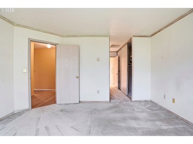 5059 FOOTHILLS Dr E, Lake Oswego, OR 97034