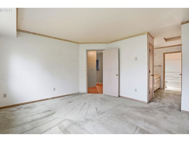5059 FOOTHILLS Dr E, Lake Oswego, OR 97034