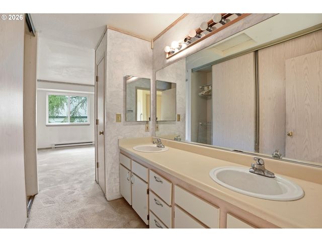 5059 FOOTHILLS Dr E, Lake Oswego, OR 97034