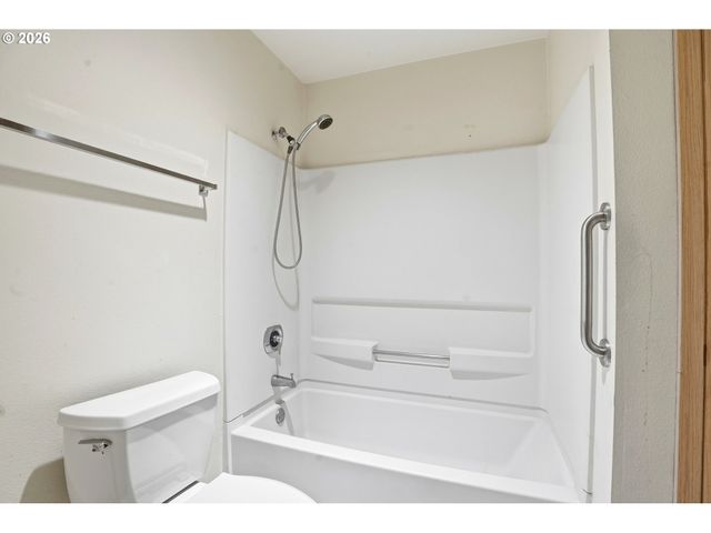 5059 FOOTHILLS Dr E, Lake Oswego, OR 97034